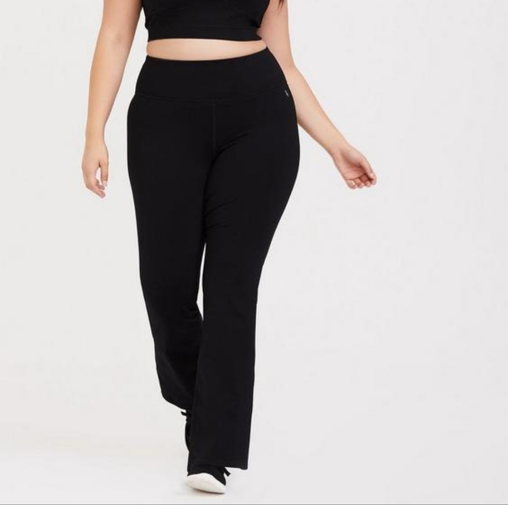 Torrid Core Performance Black Bootcut Pants Size 2X NWOT